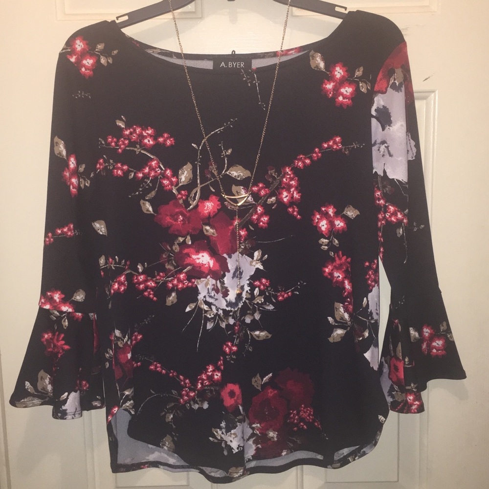 Floral blouse with necklace